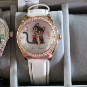 NEW WITH TAGS AUTHENTIC BETSEY JOHNSON MOVING HEAD CAT WATCH DARLING!!